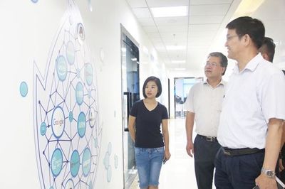 江西理工大學(xué)軟件學(xué)院曾副院長(zhǎng)一行蒞臨廈門觸控未來(lái)